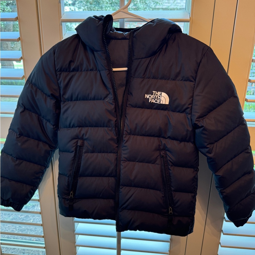 Size small (7/8) Girls or Boys North Face Reversible Puffer Jacket Black/Grey